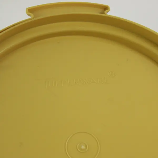 Tupperware Cake Carrier 683-8/684-8 Yellow Base White Dome Covered
