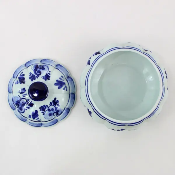 Hand-Painted Delfts Blauw Round Paneled Trinket Bowl w/ Matching Lid 674