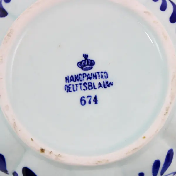 Hand-Painted Delfts Blauw Round Paneled Trinket Bowl w/ Matching Lid 674