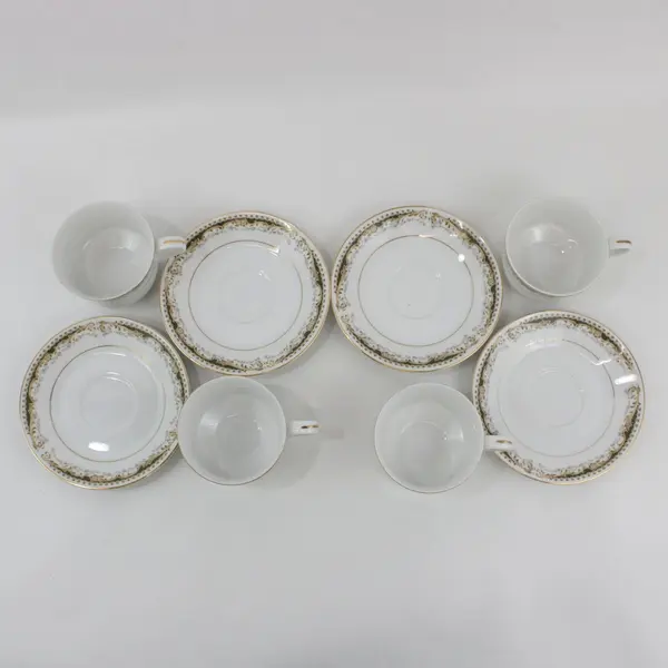 Signature Queen Anne Footed Cup Saucer Set 4 Cups 4 Saucers Gold Trim