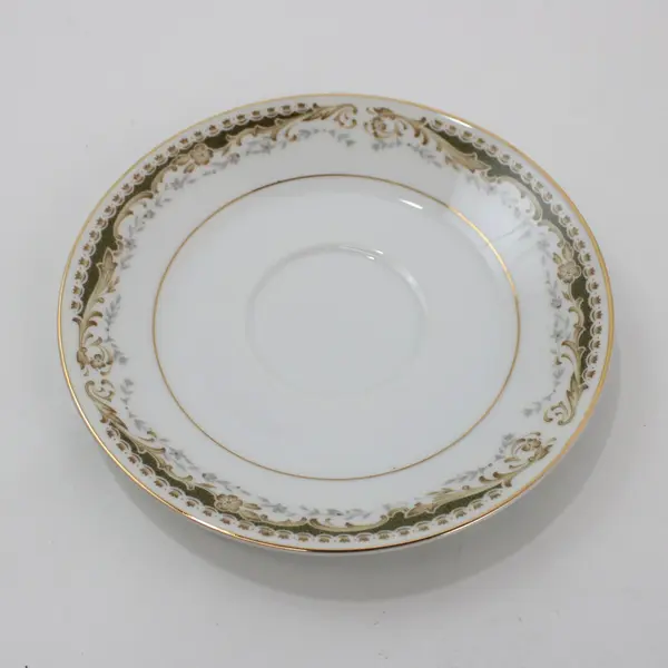 Signature Queen Anne Footed Cup Saucer Set 4 Cups 4 Saucers Gold Trim