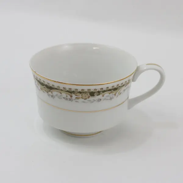 Signature Queen Anne Footed Cup Saucer Set 4 Cups 4 Saucers Gold Trim