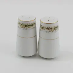 Signature Queen Anne Salt & Pepper Shaker Set Pre-Owned