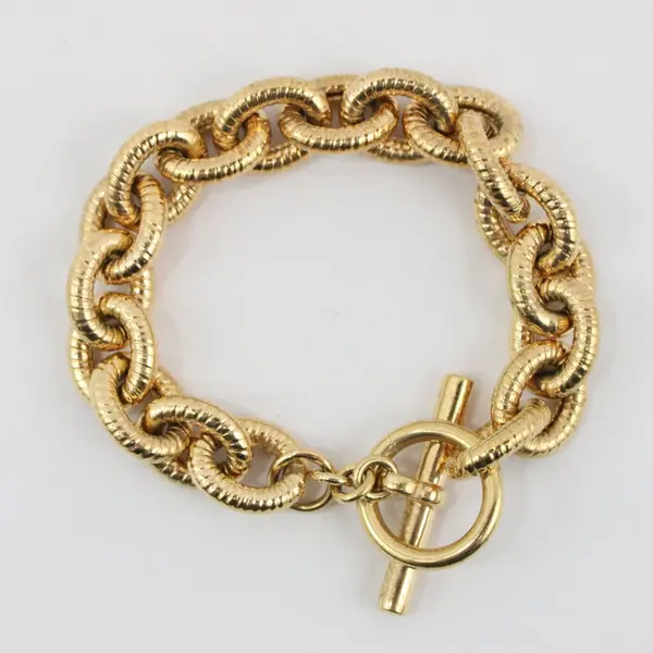 Bellezza Italy Gold Tone Toggle Clasp Chunky Chain Bracelet 8"