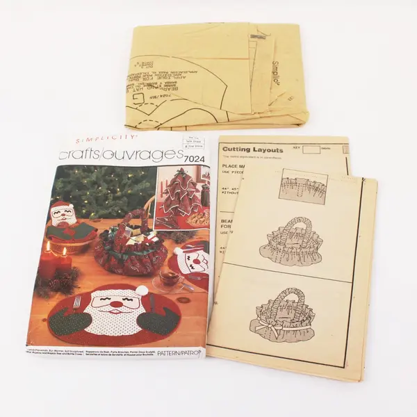 Simplicity 7024 Christmas Crafts Sewing Pattern Santa Holiday Decor