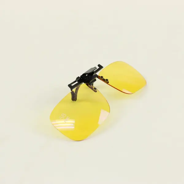 Foster Grant Flip-Ups Night Drivers Yellow Tint Sunglasses in Plastic Case 