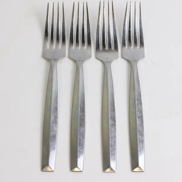 A Set of 4 Michael Lloyd 18/8 Stainless Dinner Forks Crystalis Pattern 8 Inches