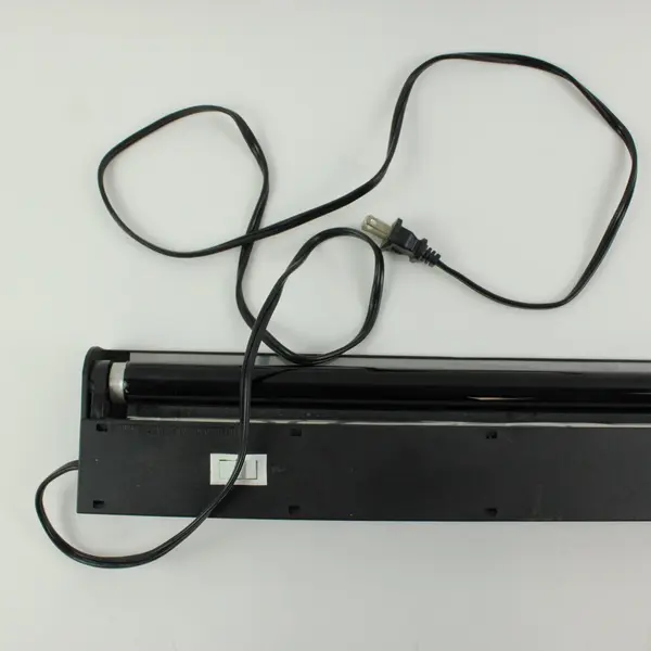 GE Under Cabinet Light Panel With Blacklight Bulb