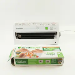 FoodSaver V3040 Plus Starter Kit Vacuum Sealer Extra Bags