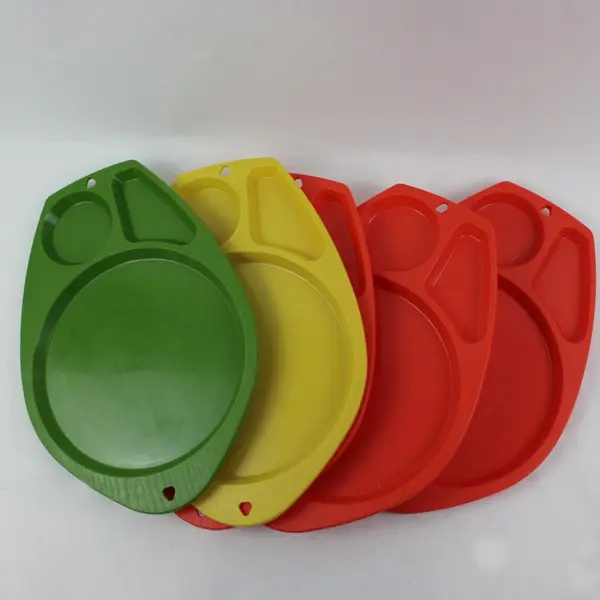 Lot of 6 Divided Picnic Plates 4 Red 1 Yellow 1 Green