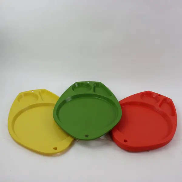 Lot of 6 Divided Picnic Plates 4 Red 1 Yellow 1 Green