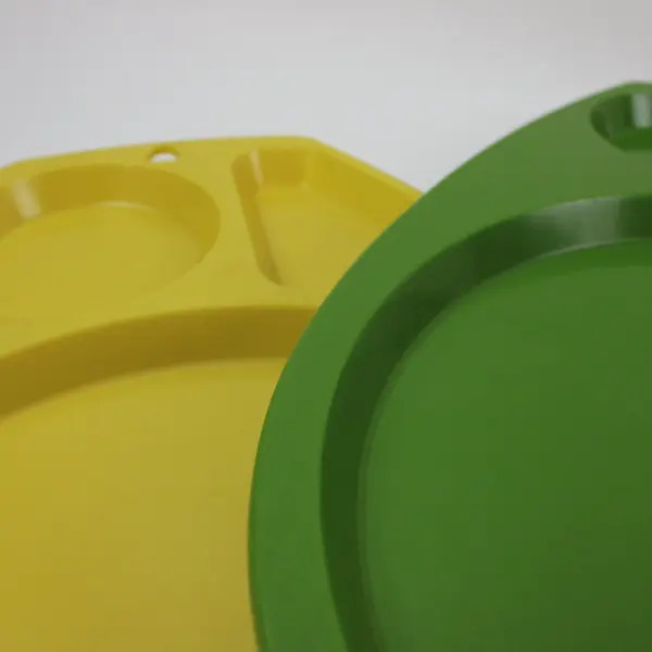 Lot of 6 Divided Picnic Plates 4 Red 1 Yellow 1 Green