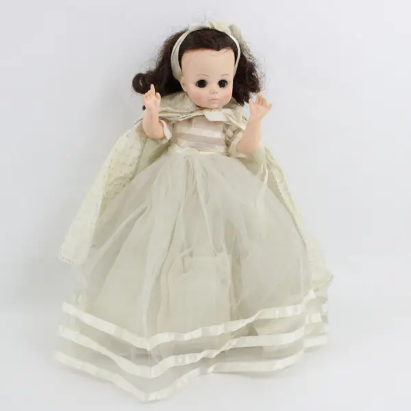 1966 Madame Alexander Snow White Doll 15in With Stand