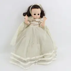 1966 Madame Alexander Snow White Doll 15in With Stand