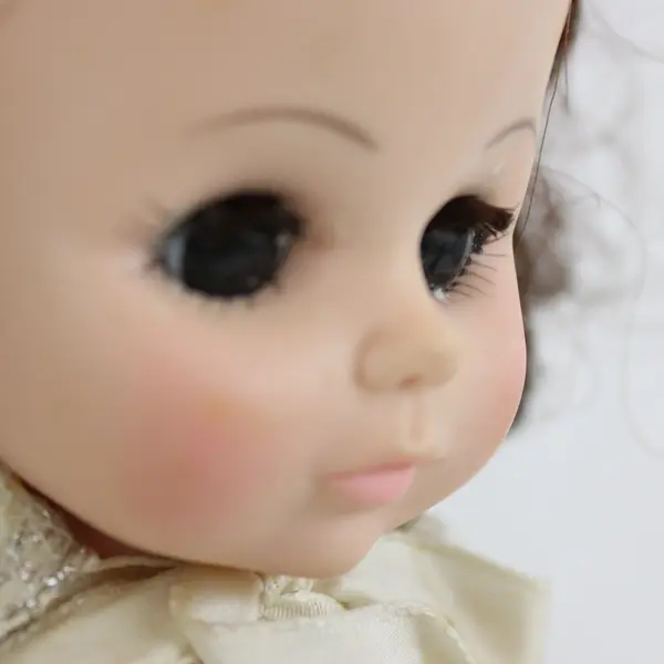 1966 Madame Alexander Snow White Doll 15in With Stand