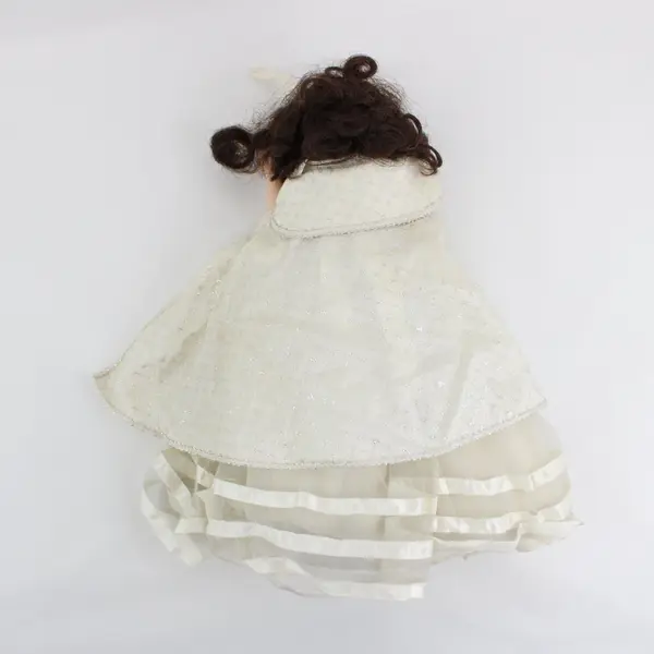1966 Madame Alexander Snow White Doll 15in With Stand