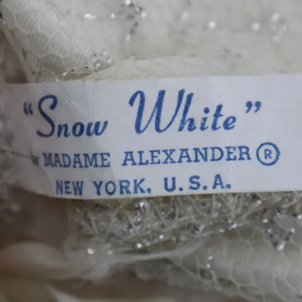 1966 Madame Alexander Snow White Doll 15in With Stand