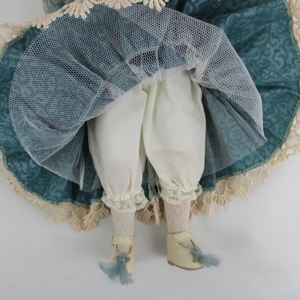 Dan Dee Collectors Choice Victorian Style Porcelain Doll 16 Inch