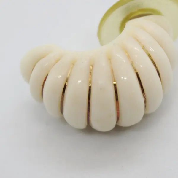 Vintage Cream Stud Earrings 585 Yellow Gold Inlay