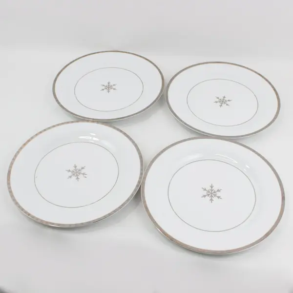 Set of 4 Target Holiday 08 Arctic Solstice Snowflake Dinner Plates 10.5in