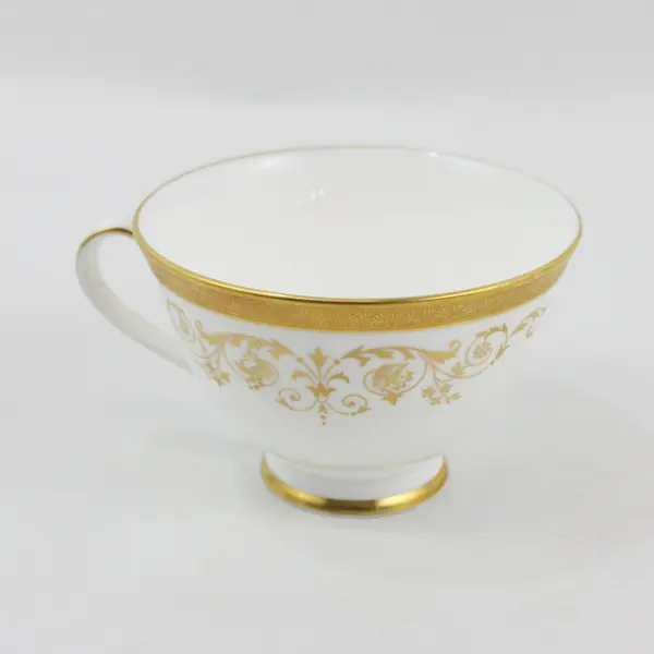 Royal Doulton Belmont H4991 Bone China Cup & Saucer Gold Trim Floral