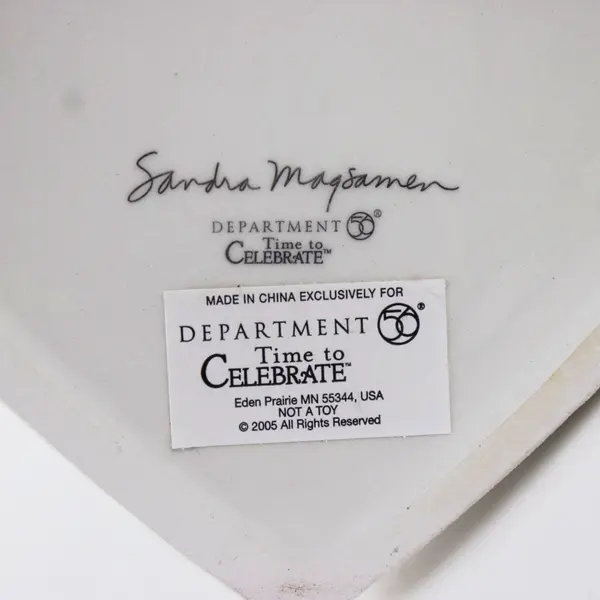 Dept 56 Heart Ornament Display Stand White Base Gold Tone Hanger