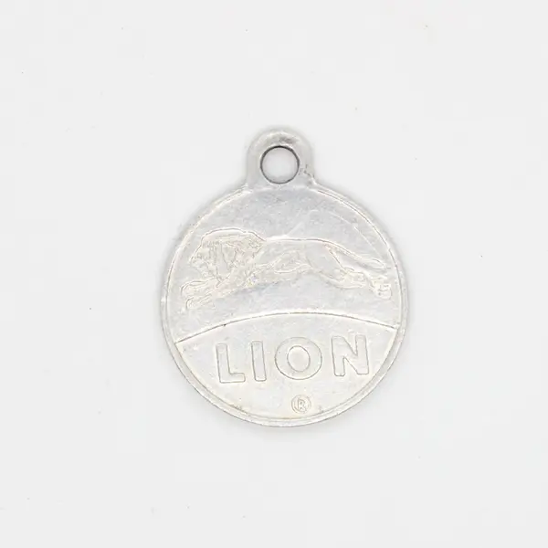 Vintage Lion Oil Lion’s Blend 500 Advertising Key Fob