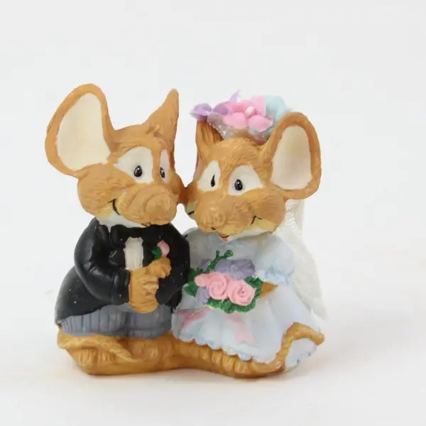 Enesco Amy Wulfing Mouse-L-Toe Wedding Mice Figurine Pair Bride Groom