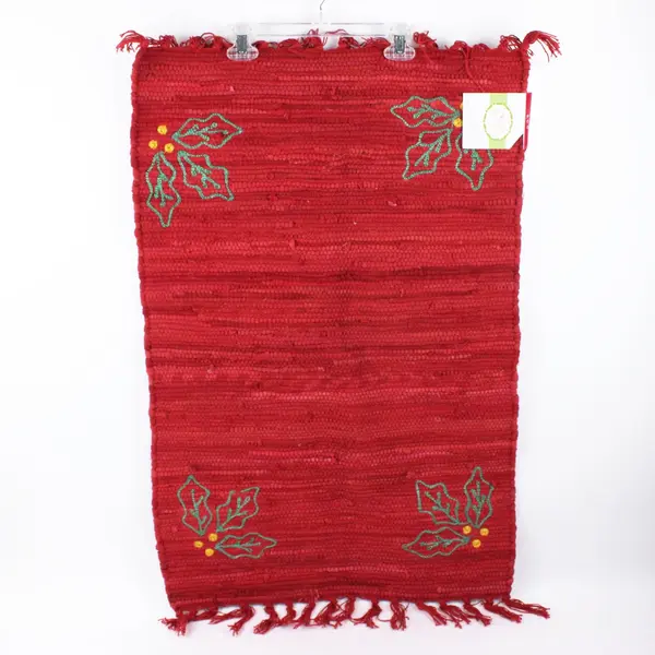 2002 Target Embroidered Holly Leaves Christmas Rug 21 x 34 Inch
