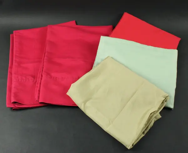 Lot of 5 Queen Pillowcases 3 Red 1 Taupe 1 Light Green