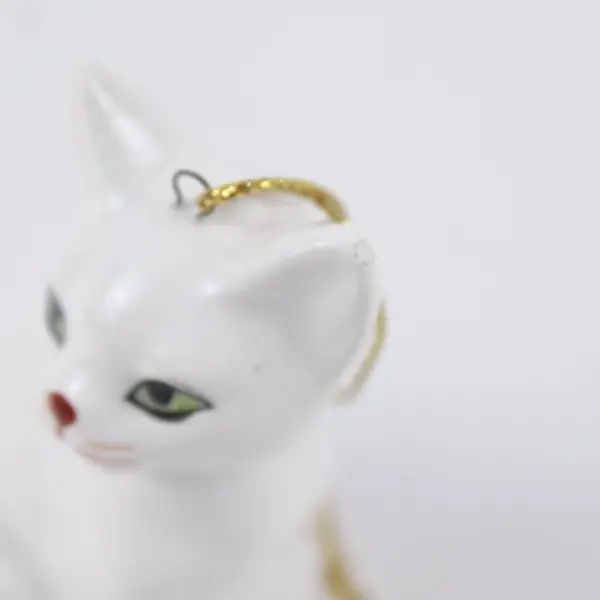 Enesco 1988 Vintage White Ceramic Cat Christmas Ornament 2.75 Inch FLAWED