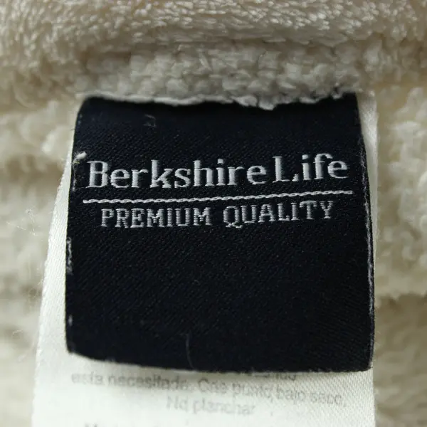 Berkshire Life White Fuzzy Cozy Blanket 98 x 124 Bed Sofa Throw Pre-Owned