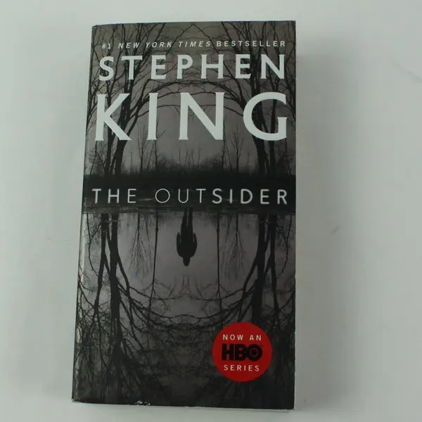 Stephen King The Outsider 2020 Paperback Horror Novel Good