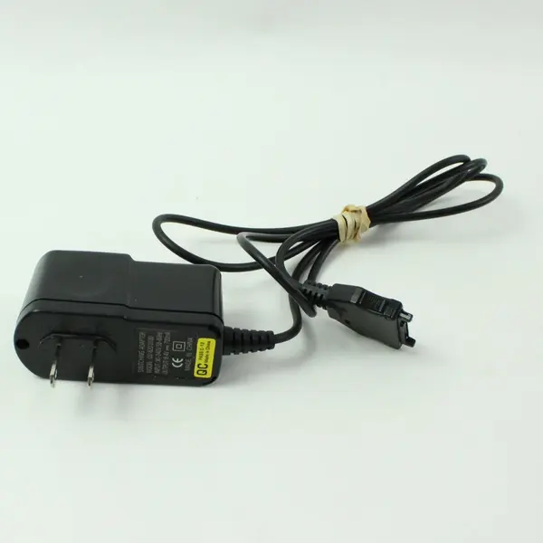 QU 820/2700 AC Adapter 8.4V 700mA 2-Prong Multi-Pin Connector