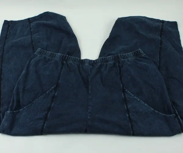 Cynthia Ashby Women's XL Navy Blue Loose Fit Capri Pants