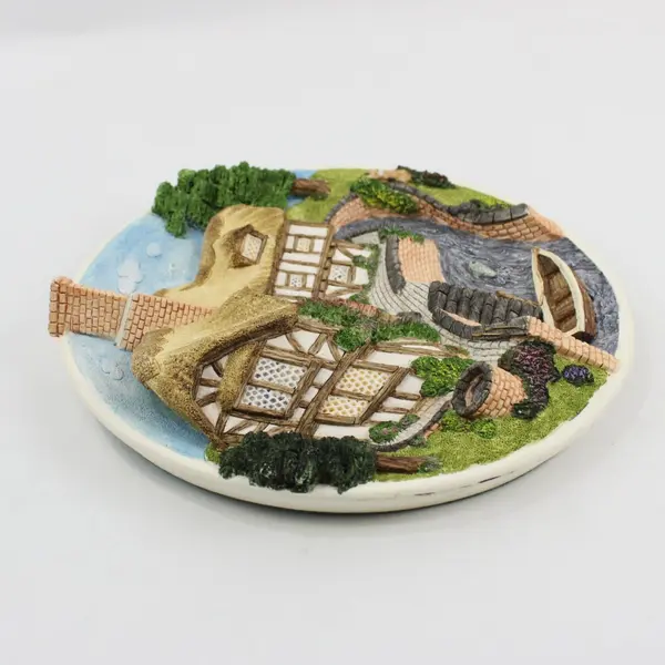 David Winter On the Riverbank Decorative Raised Relief Collectible Plate 8.5in