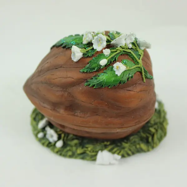 MARURI In a Nutshell Sneaking A Peek Hinged Egg Box NS-9980 Jill Trenholm