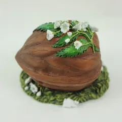 MARURI In a Nutshell Sneaking A Peek Hinged Egg Box NS-9980 Jill Trenholm