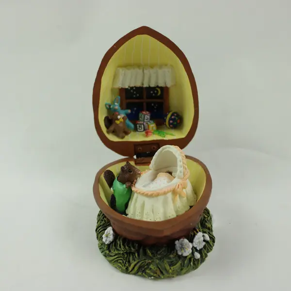 MARURI In a Nutshell Sneaking A Peek Hinged Egg Box NS-9980 Jill Trenholm