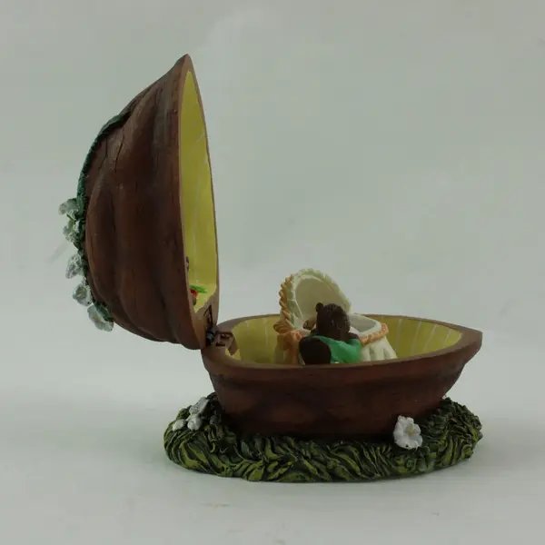 MARURI In a Nutshell Sneaking A Peek Hinged Egg Box NS-9980 Jill Trenholm