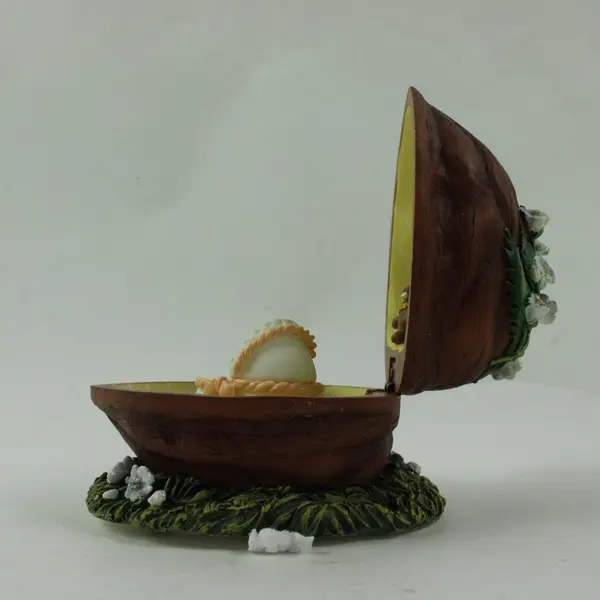 MARURI In a Nutshell Sneaking A Peek Hinged Egg Box NS-9980 Jill Trenholm