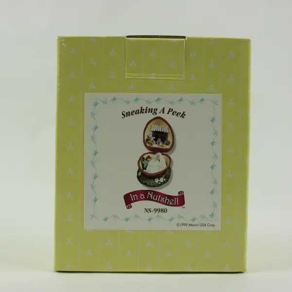 MARURI In a Nutshell Sneaking A Peek Hinged Egg Box NS-9980 Jill Trenholm