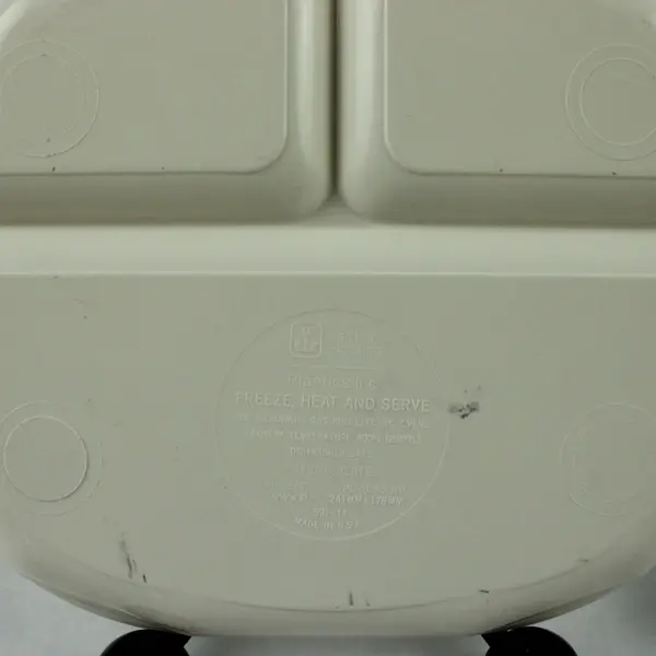 Anchor Hocking PL-1095-HH Plastic Divided Plates Set of 4 with Lids
