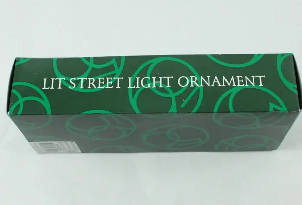 Dept 56 56.48561 Lit Street Light Ornament Christmas Lamp Post Wreath