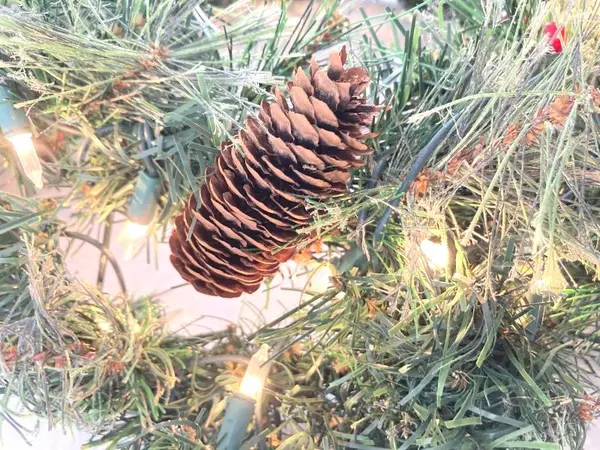 Light Up Christmas Wreath Artificial Pine Holly Berries Pine Cones Tested Works