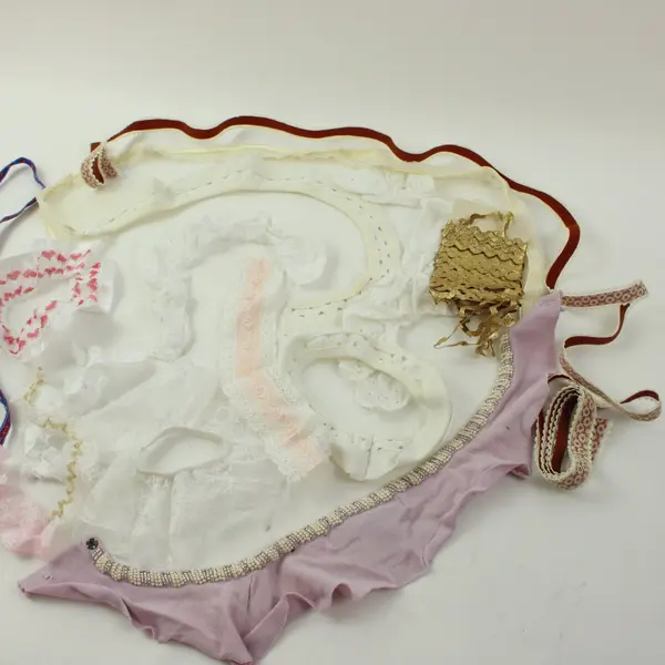 Lot of 34 Mixed Lace & Fabric Embellishments Craft Sewing Supplies
