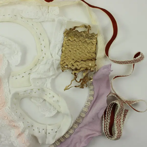 Lot of 34 Mixed Lace & Fabric Embellishments Craft Sewing Supplies