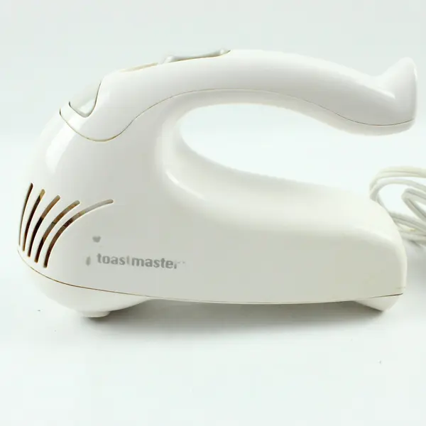 Toastmaster 1778 6-Speed Hand Mixer White Chrome Beaters