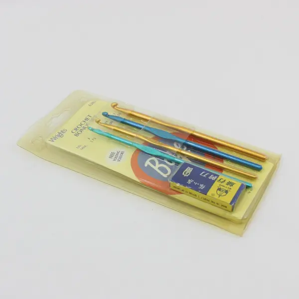Vintage Wrights Crochet Bonus Set 4 Hooks Folding Scissors New Open Package