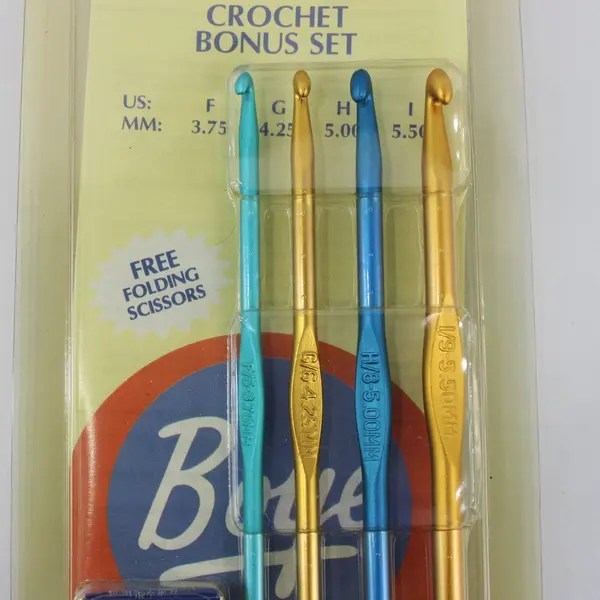 Vintage Wrights Crochet Bonus Set 4 Hooks Folding Scissors New Open Package